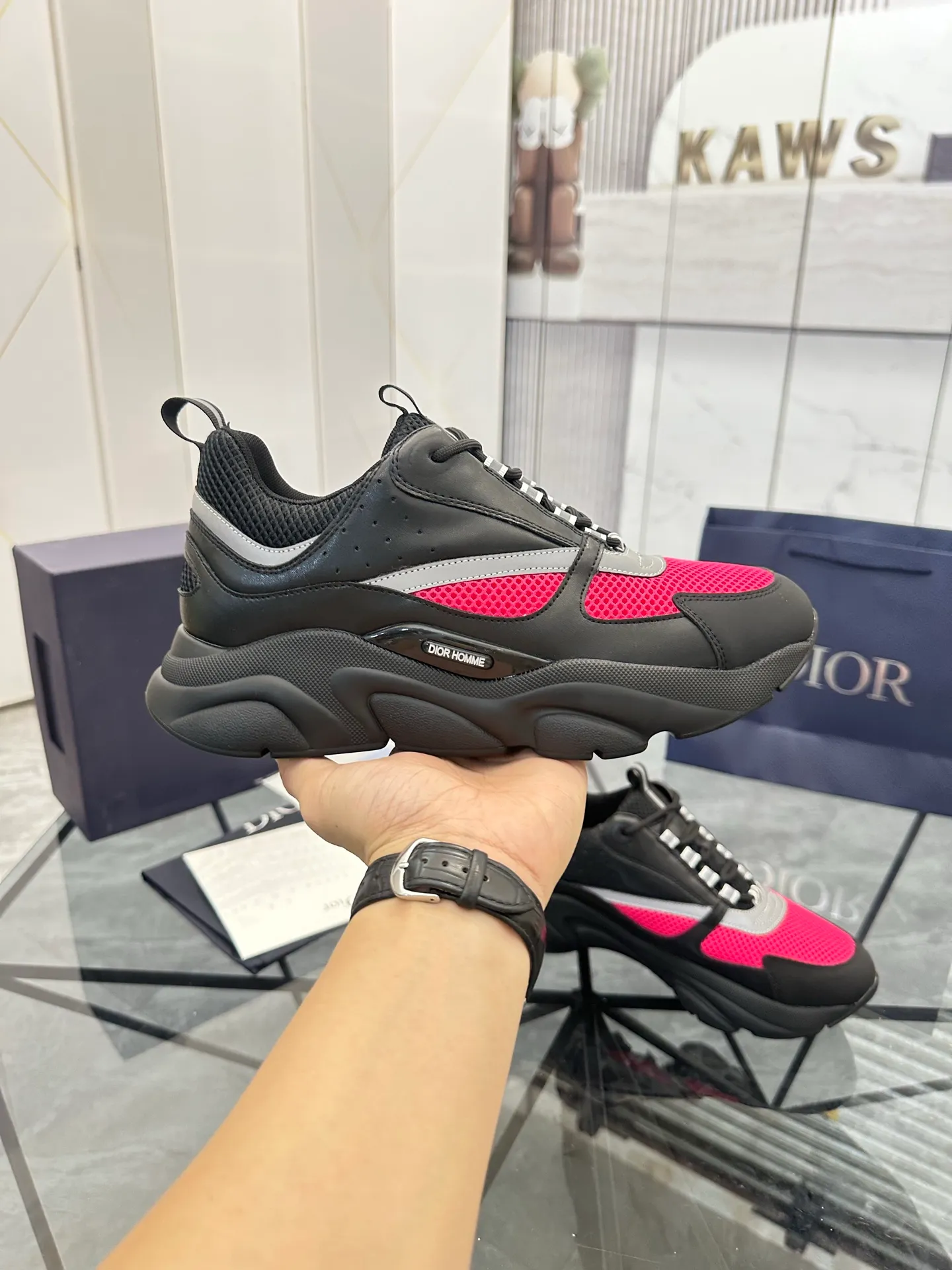 Men's shoes: 💰P460¥ Ready in Guangzhou, fully packaged Product trademark: Dior* "Dior*" low-top casual shoes Regular size: 38-46 (can be customized to 47) B22 Product materials: imported cowhide leather upper spliced ​​with original fabric, breathable lining, original outsole. Number: 920